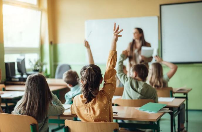 يوم المعلم ..  أكثر من 146 ألف معلم ومعلمة في مدارس الأردن