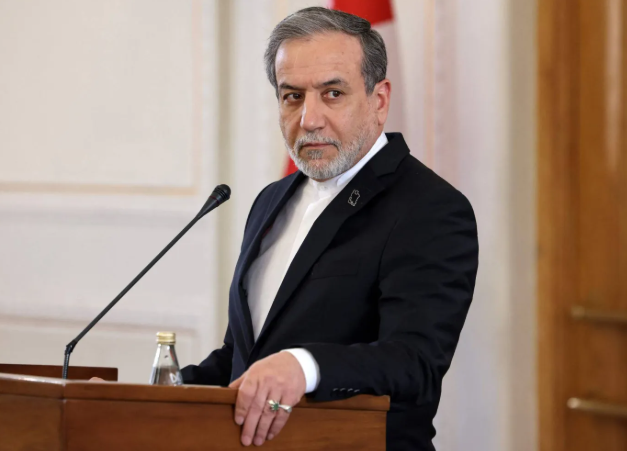 عراقجي يلتقي مدير عام الوكالة الدولية للطاقة الذرية 