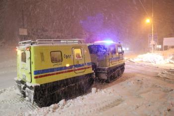الأمن: مئات المركبات علقت في الثلوج