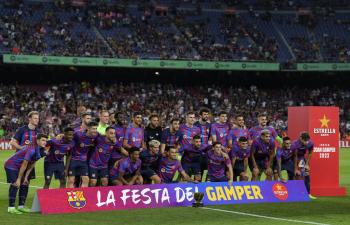 برشلونة يستعرض بسداسية ويحرز كأس جوان غامبر