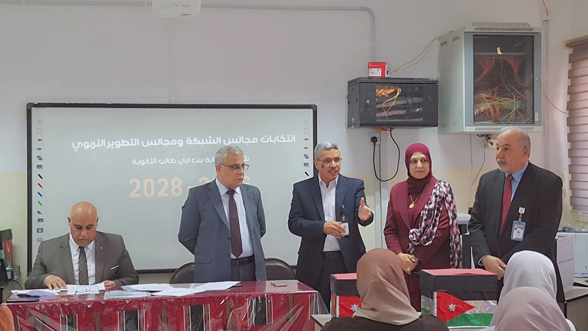 تربية ماركا تبحث أولويات العمل الإداري وتتابع جاهزية المدارس والامتحانات