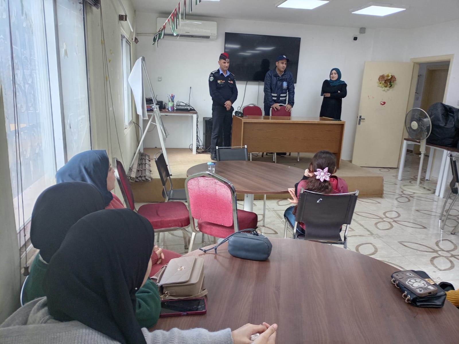 مركز شابات الوسطية ينظم ورشة توعوية حول مخاطر فصل الشتاء