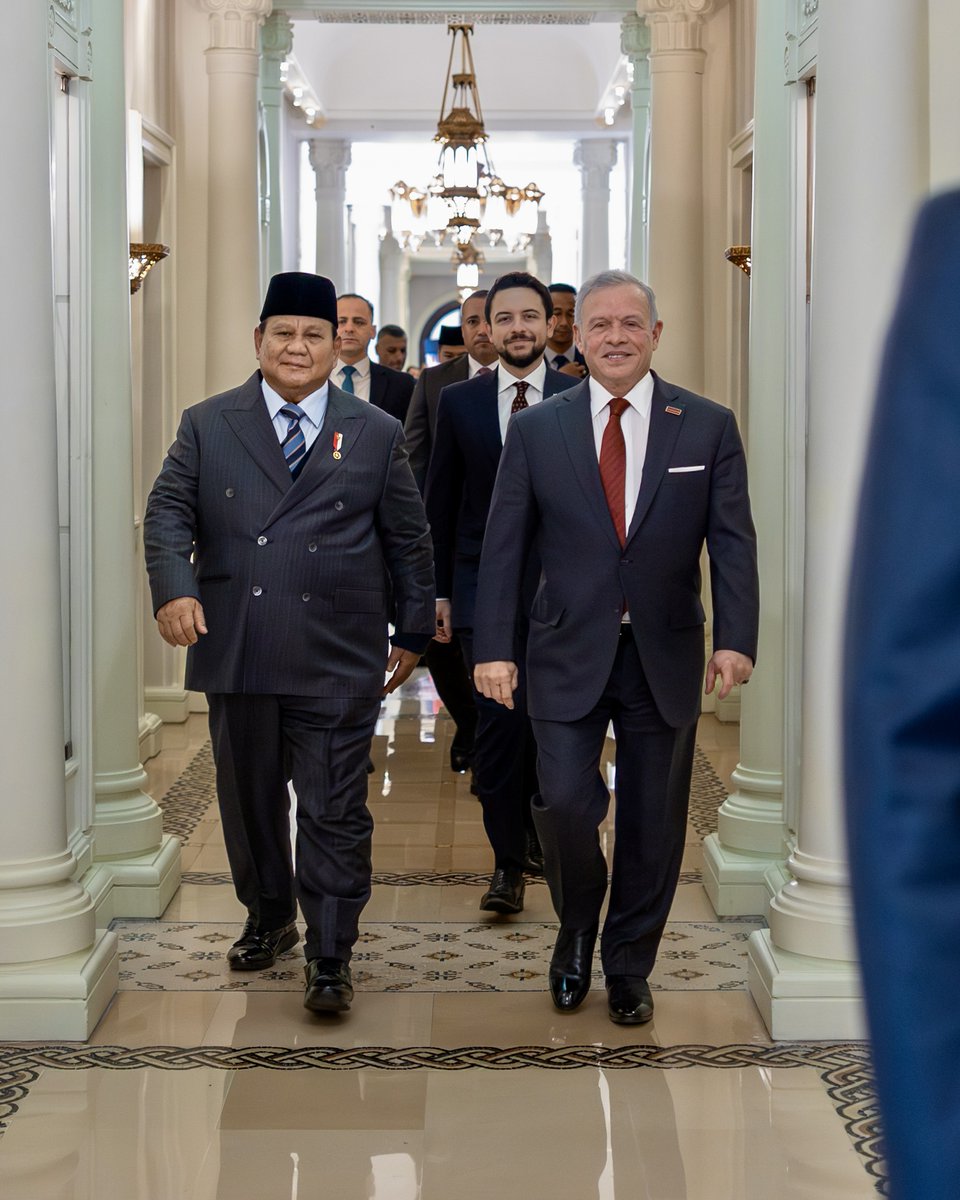 الملك والرئيس الإندونيسي يبحثان التطورات الخطيرة في المنطقة 