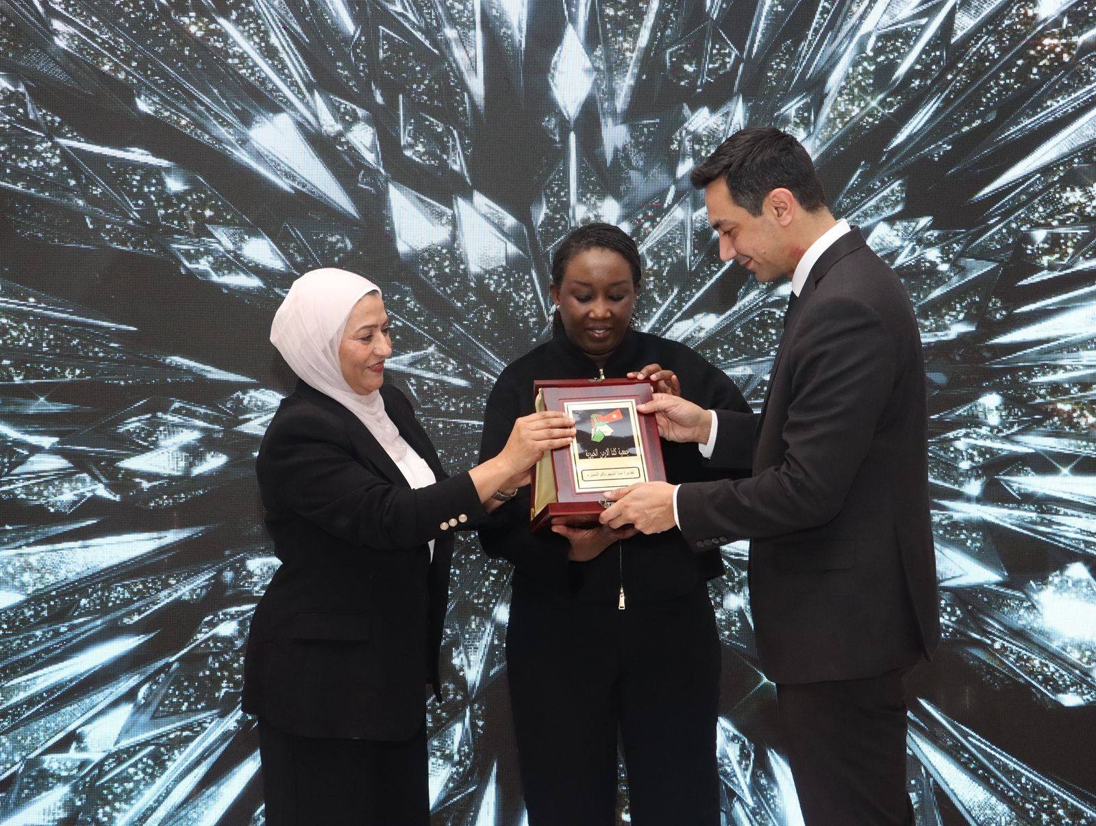 شركة فيليب موريس الأردن تختتم برنامج تمكين المرأة في ناعور بتخريج 80 مشاركة