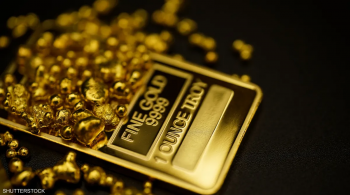 الذهب يتجه إلى تسجيل أفضل أداء شهري منذ أكثر من عام