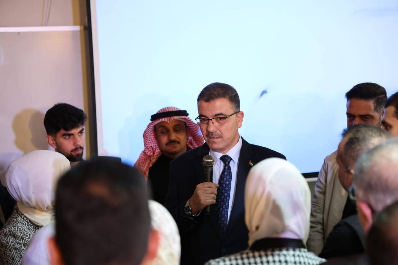 رئيس جامعة عجلون الوطنية يفتتح معرض الإبداع للهندسة والتصميم ويؤكد دعم الجامعة للابتكار والتطبيق العملي