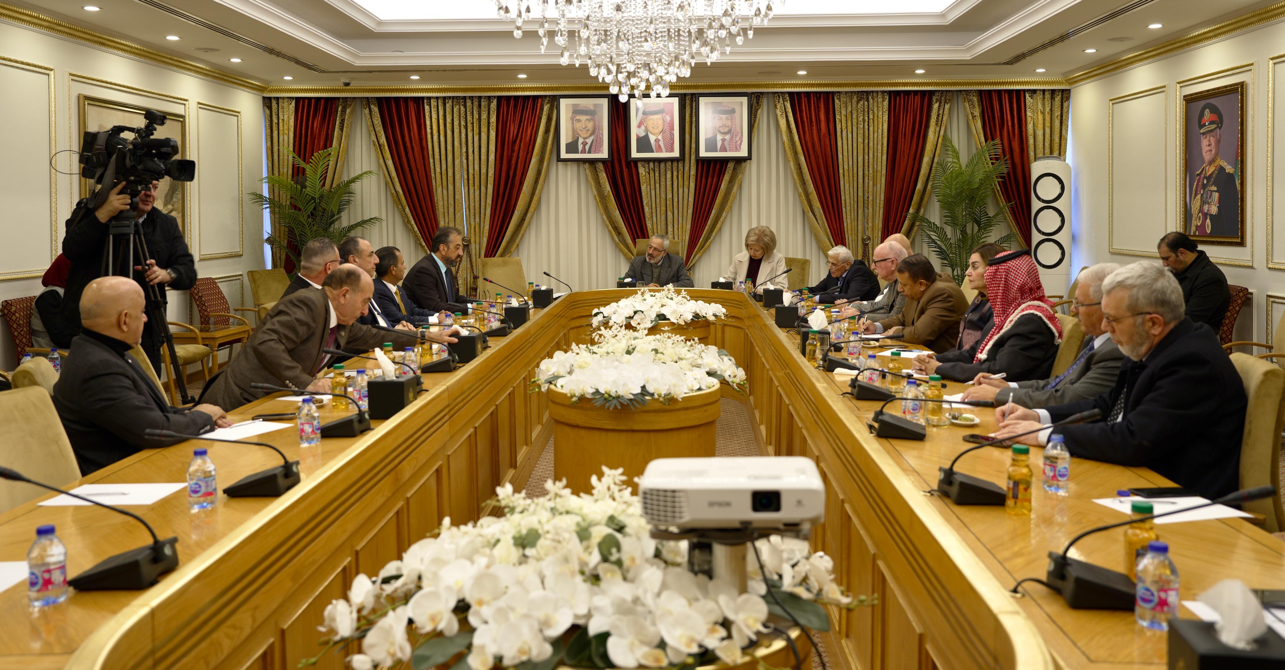 خدمات الأعيان تبحث واقع عمل دائرة الأرصاد الجوية وسبل دعمها