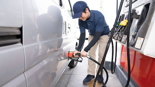 اليابان تبدأ بالإفراج عن احتياطياتها النفطية 