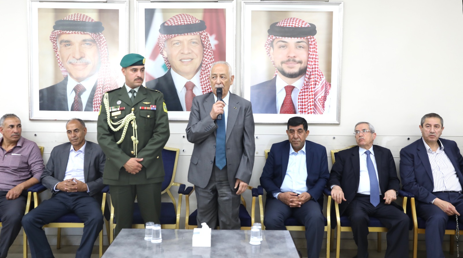 مندوبا عن الملك وولي العهد ..  العيسوي يعزي عشيرة الرواشدة