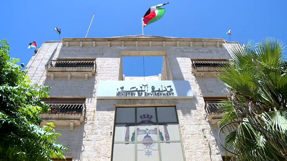 البيئة: انبعاثات مصنع القطرانة بخار ماء ..  ولا ملوِّثات للهواء