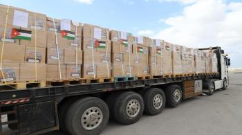41 شاحنة أردنية تصل إلى غزة عبر معبر كرم أبو سالم 
