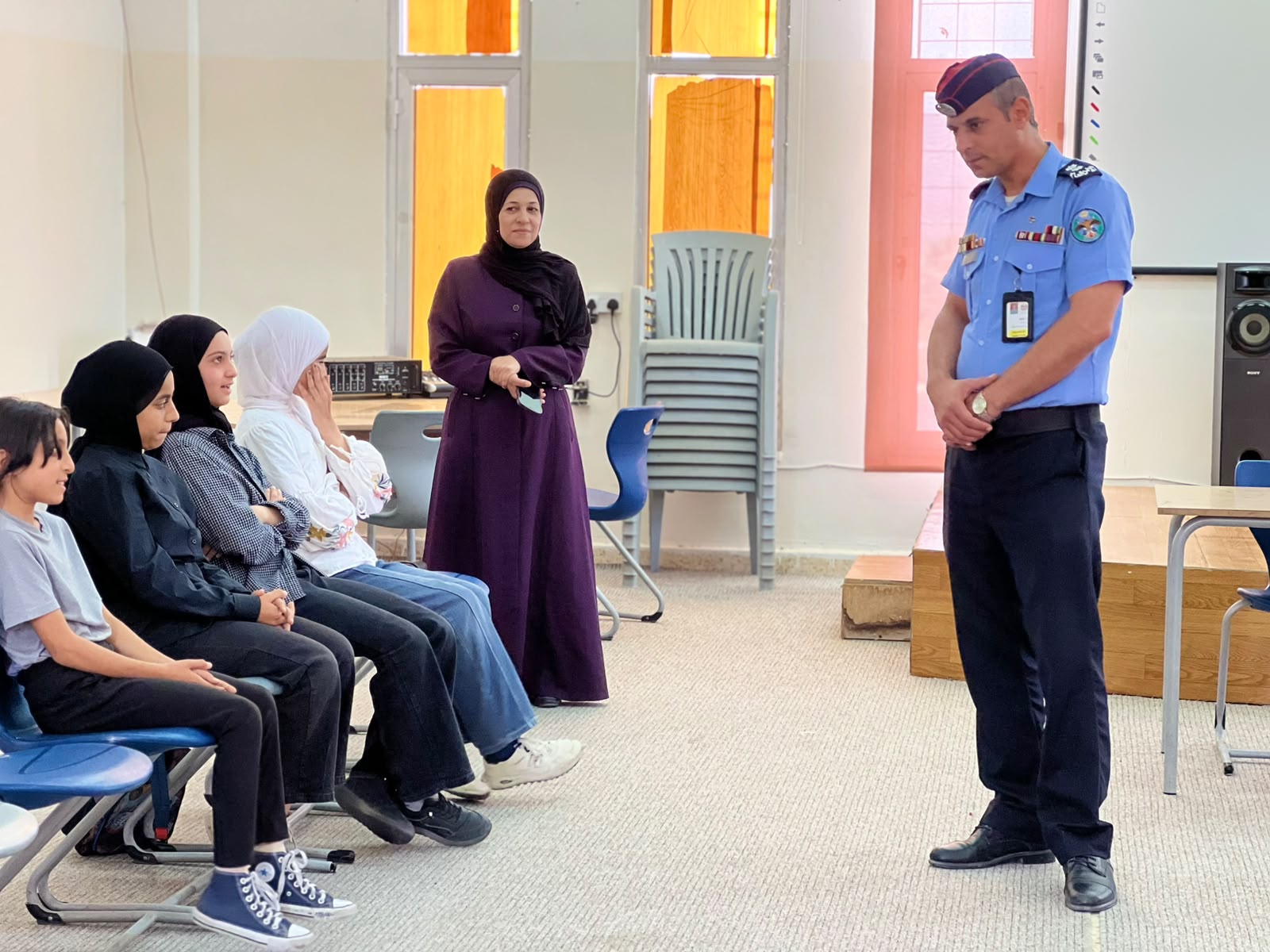 محاضرة توعوية لتعزيز الثقافة المرورية في مركز شباب الشونة الشمالية