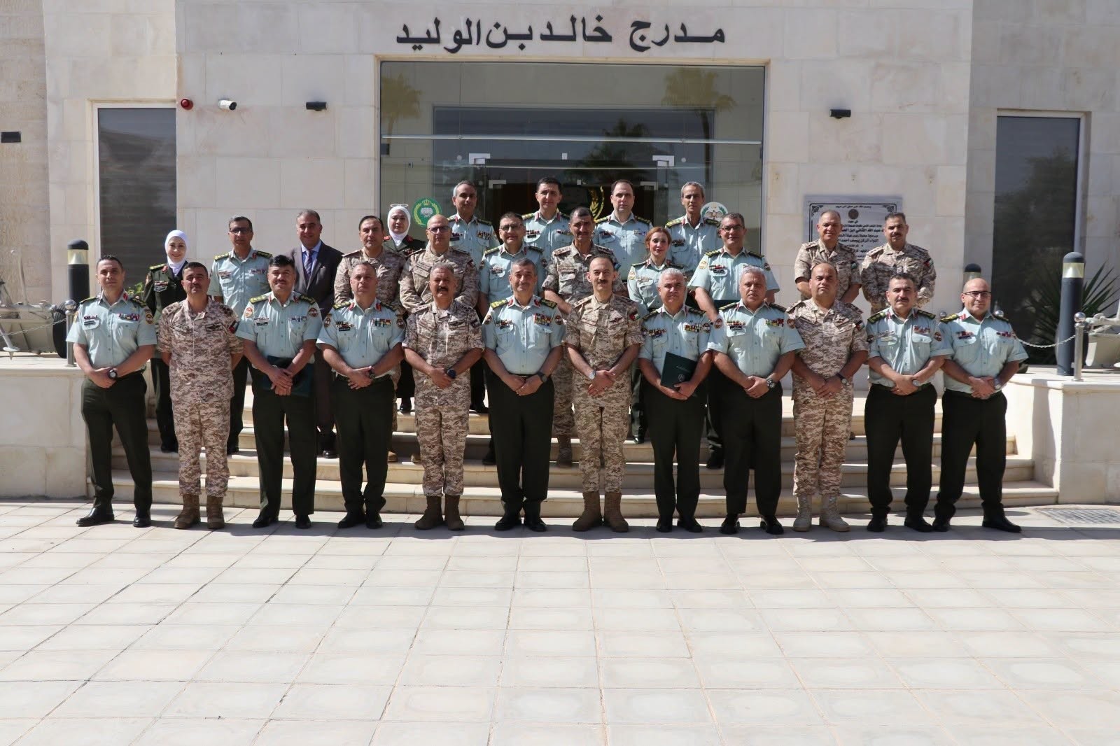 اختتام دورة فن القيادة والإدارة في كلية الدفاع الوطني