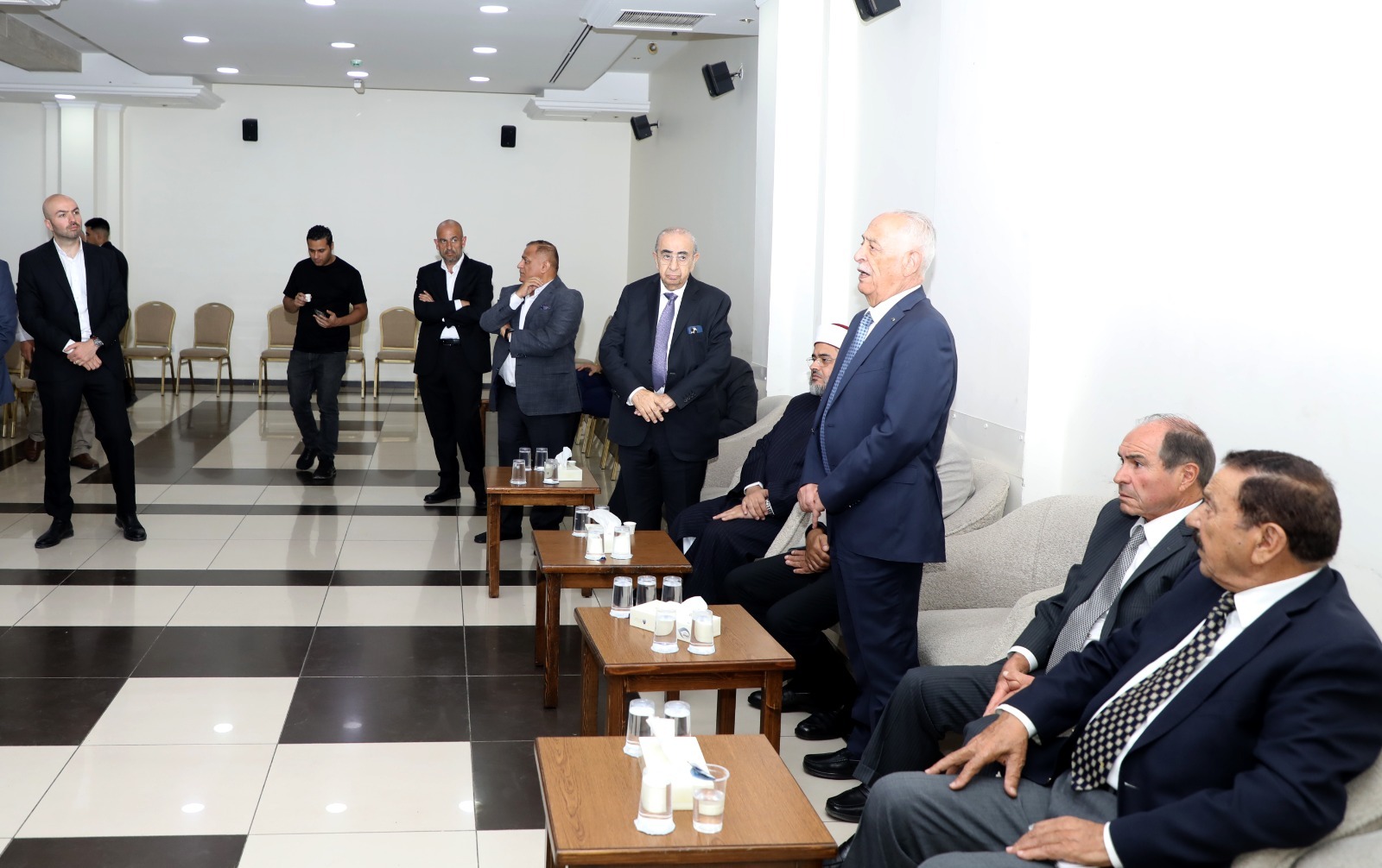 مندوبا عن الملك وولي العهد ..  العيسوي يعزي باستشهاد الدكتور محمد القسوس