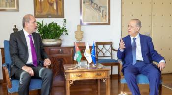 وزير الخارجية يجري مباحثات مع نظيره القبرصي حول آلية التعاون الثلاثي مع اليونان