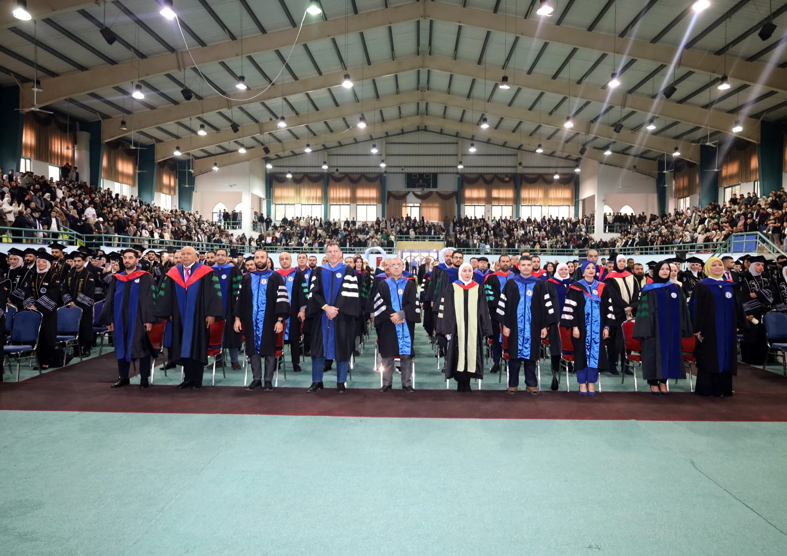 جامعة فيلادلفيا تحتفي بخريجي الفوج (32) برعاية رئيسها الجراح