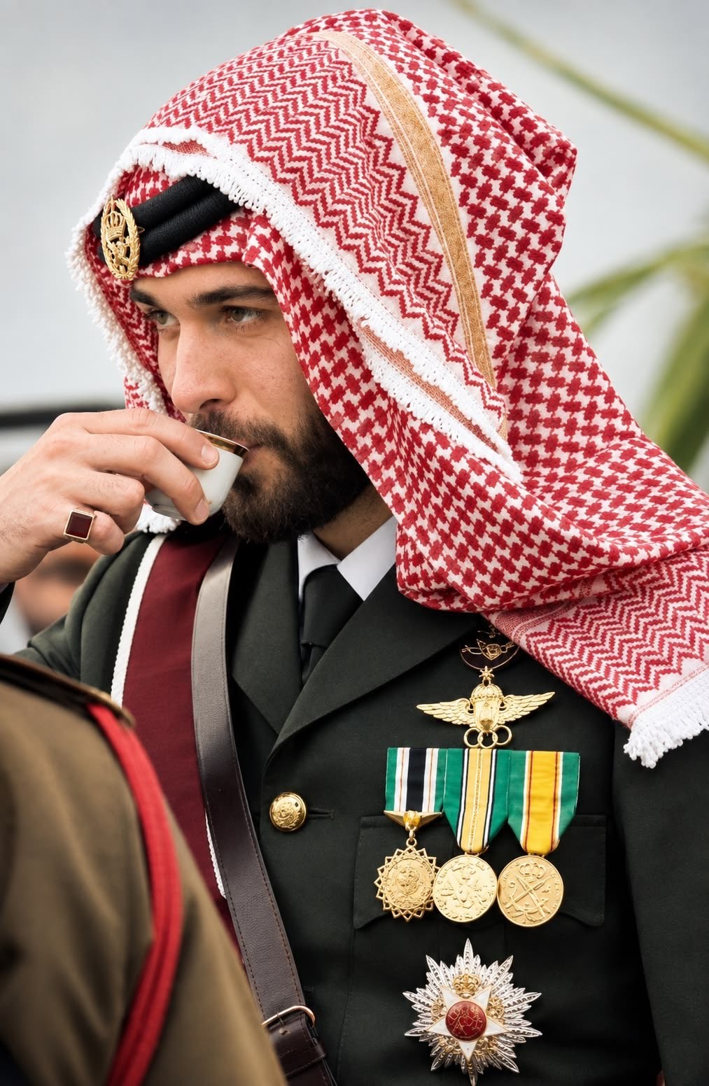 مستشار الملك الجديد ماجستيره في علوم القرآن وزوجته سعودية وخدم في مكافحة الارهاب