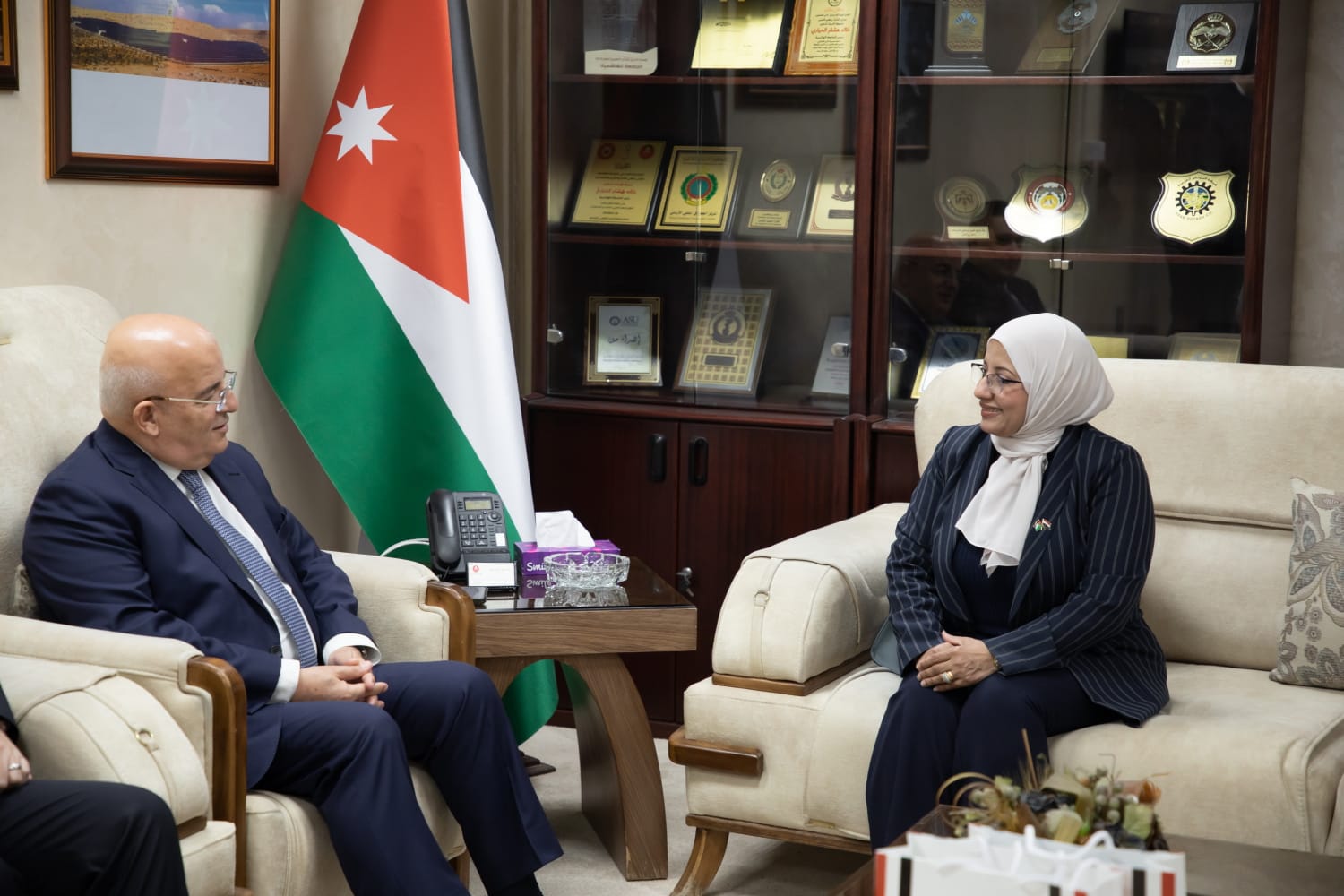 الهاشمية والملحقية الثقافية اليمنية تبحثان تعزيز التعاون الأكاديمي والطلابي