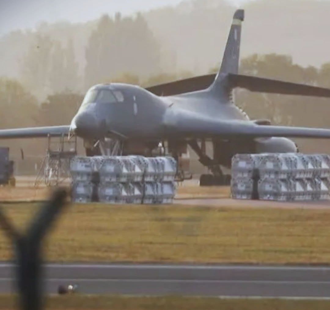 صحيفة: واشنطن سحبت قاذفات B-1 من قاعدة فيرفورد البريطانية