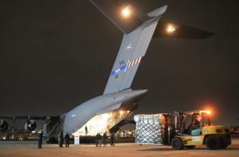 طائرة مساعدات طبية وإغاثية سلوفينية تحط في مطار ماركا العسكري 