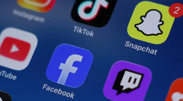 بولندا تخطط لحظر مواقع التواصل للأطفال دون سن 15 عامًا