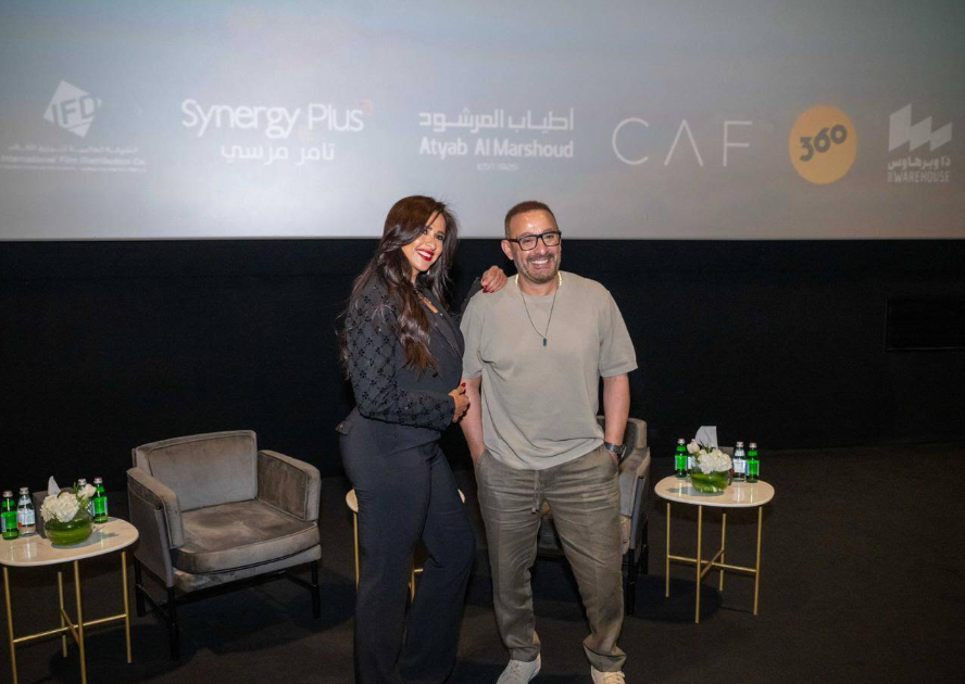 أحمد السقا وياسمين عبد العزيز يحتفلان بفيلم خلي بالك من نفسك في الكويت