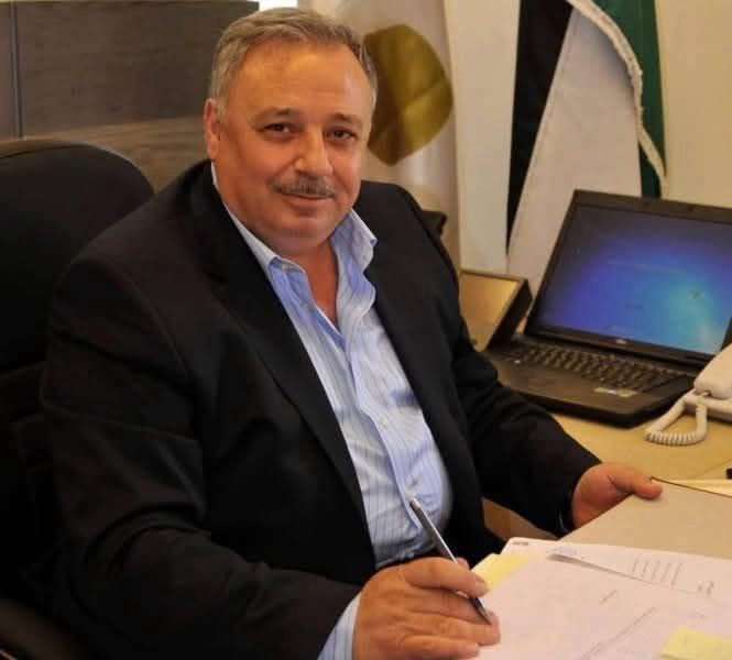 رئيس بلدية مادبا يوعز بتخصيص أرض لبناء مسجد في مقبرة نتل