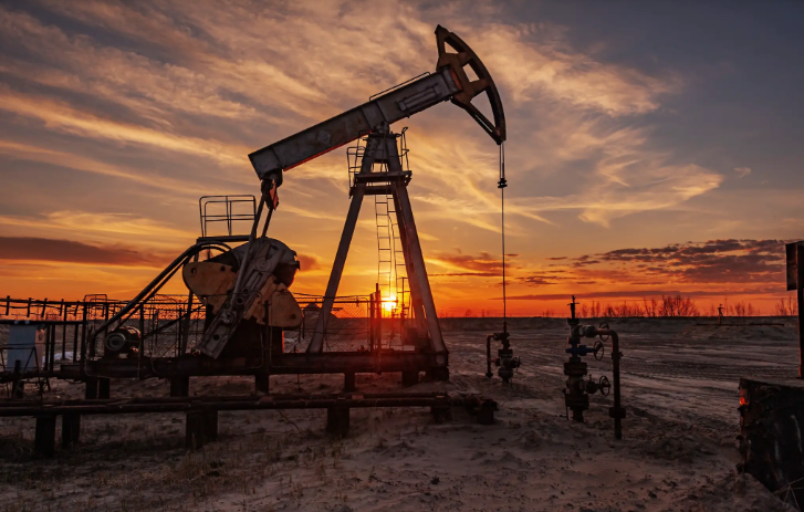 تصاعد خوف الصراع يرفع أسعار النفط عالميًا 