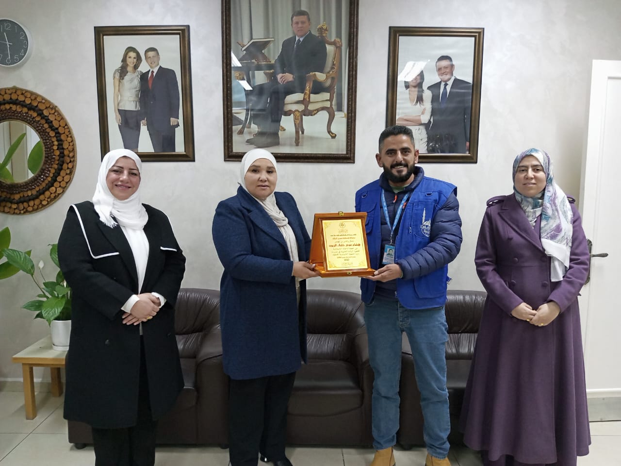 البكار تكرم فريق جمعية الإغاثة الإسلامية 