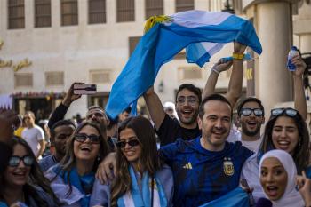 الأرجنتينيون يتسابقون على تذاكر أول مباراة لمنتخبهم بعد مونديال قطر