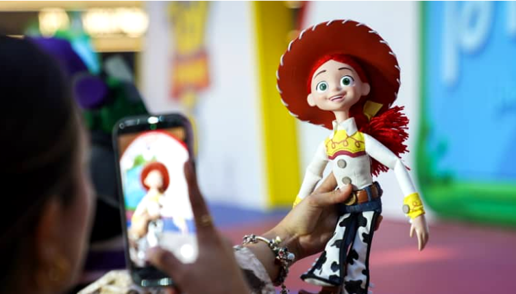 ديزني تكشف عن كواليس دوبلاج فيلم Toy Story للهجة المصرية