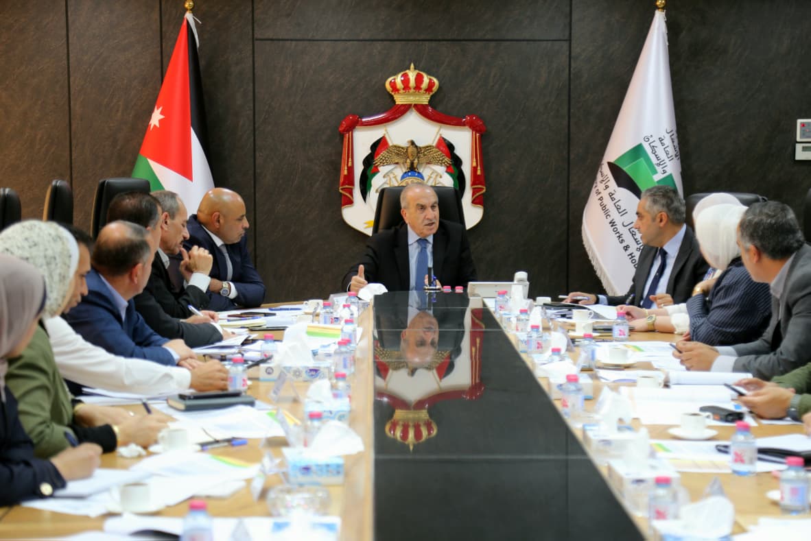 أبو السمن يوجه برفع جاهزية مديريات الأشغال استعداداً للشتاء