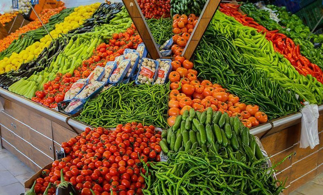 أسعار الخضار والفواكه في السوق المركزي الخميس 