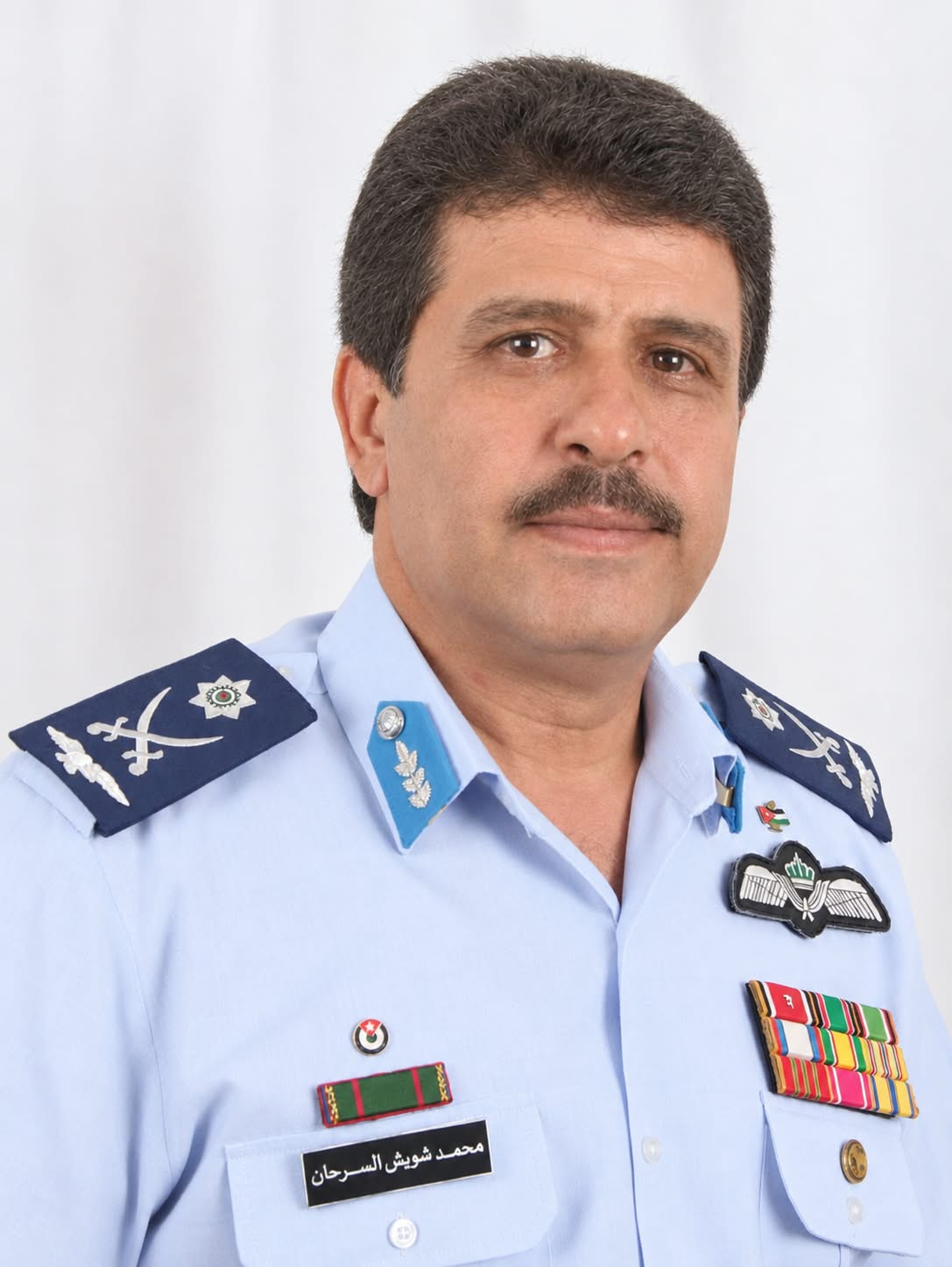 أبحر في السماء نسرا وفي الأرض قائدا فذا محبوبا