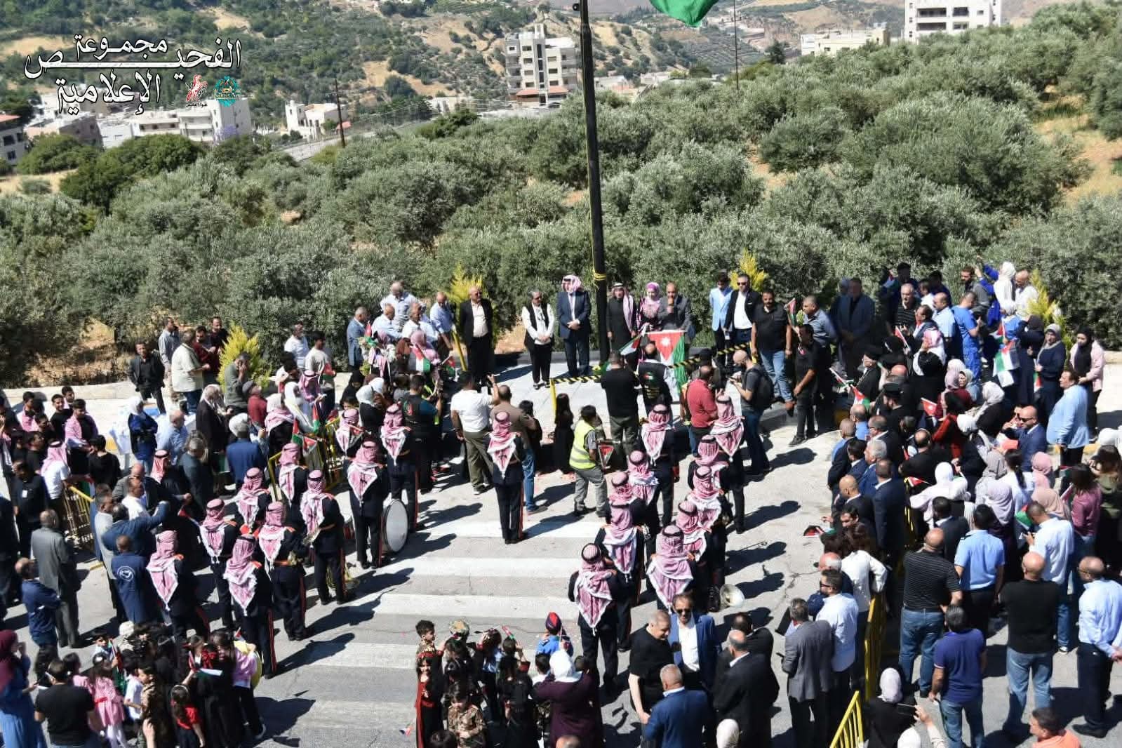 رفع العلم الأردني بين الفحيص وماحص احتفاءً بالأعياد الوطنية
