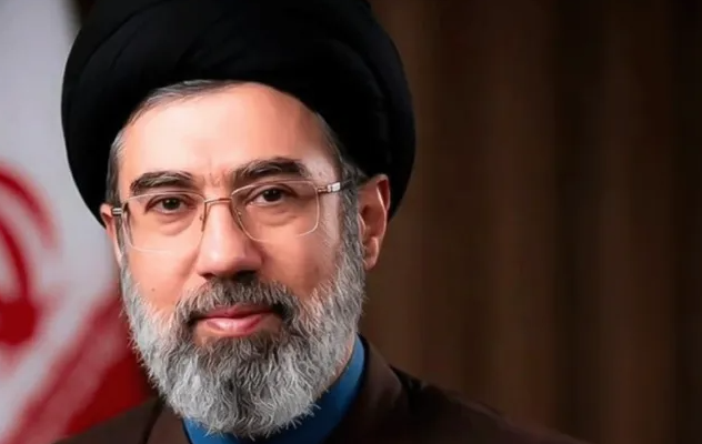 إيران: مجبتى خامنئي لا يعاني من أي مشكلات 