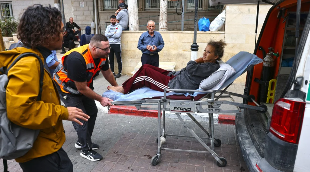إسرائيليون يعتدون على صحفية أميركية أثناء عملها في الضفة