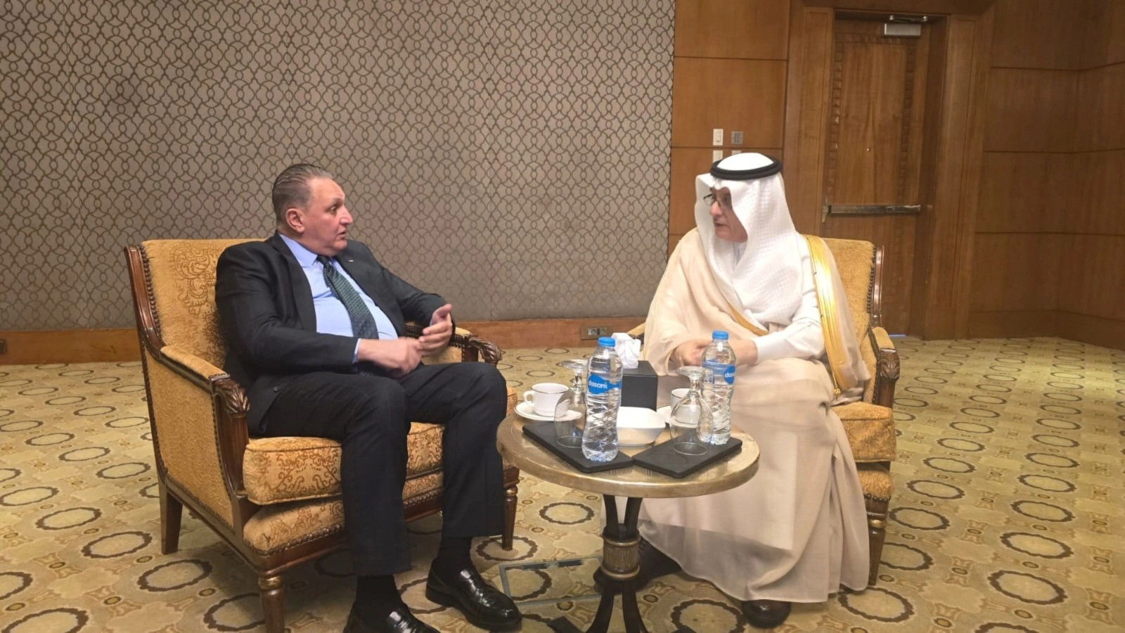 وزير البيئة يبحث مع نظيره السعودي تعزيز التعاون البيئي والمناخي