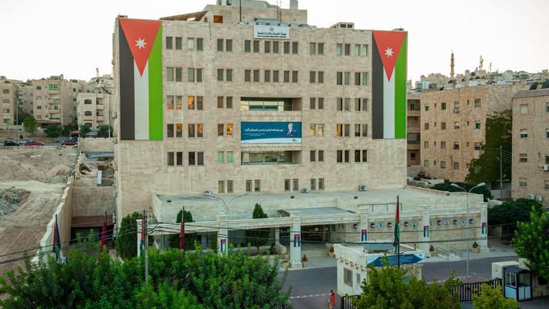 مدعوون لمقابلات التعيين والامتحانات التنافسية ..  وفاقدون لوظائفهم (أسماء) 