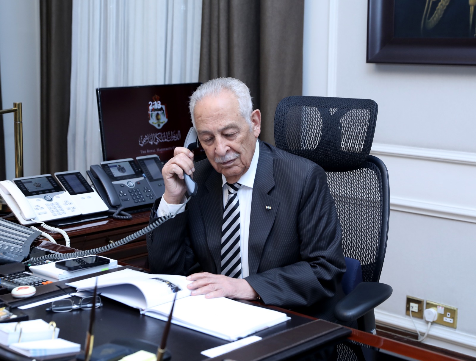 مندوبا عن الملك وولي العهد ..  العيسوي يعزي العجارمة وأبو عويمر