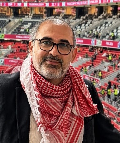 حين يصبح الوطن مدرجًا كبيرًا