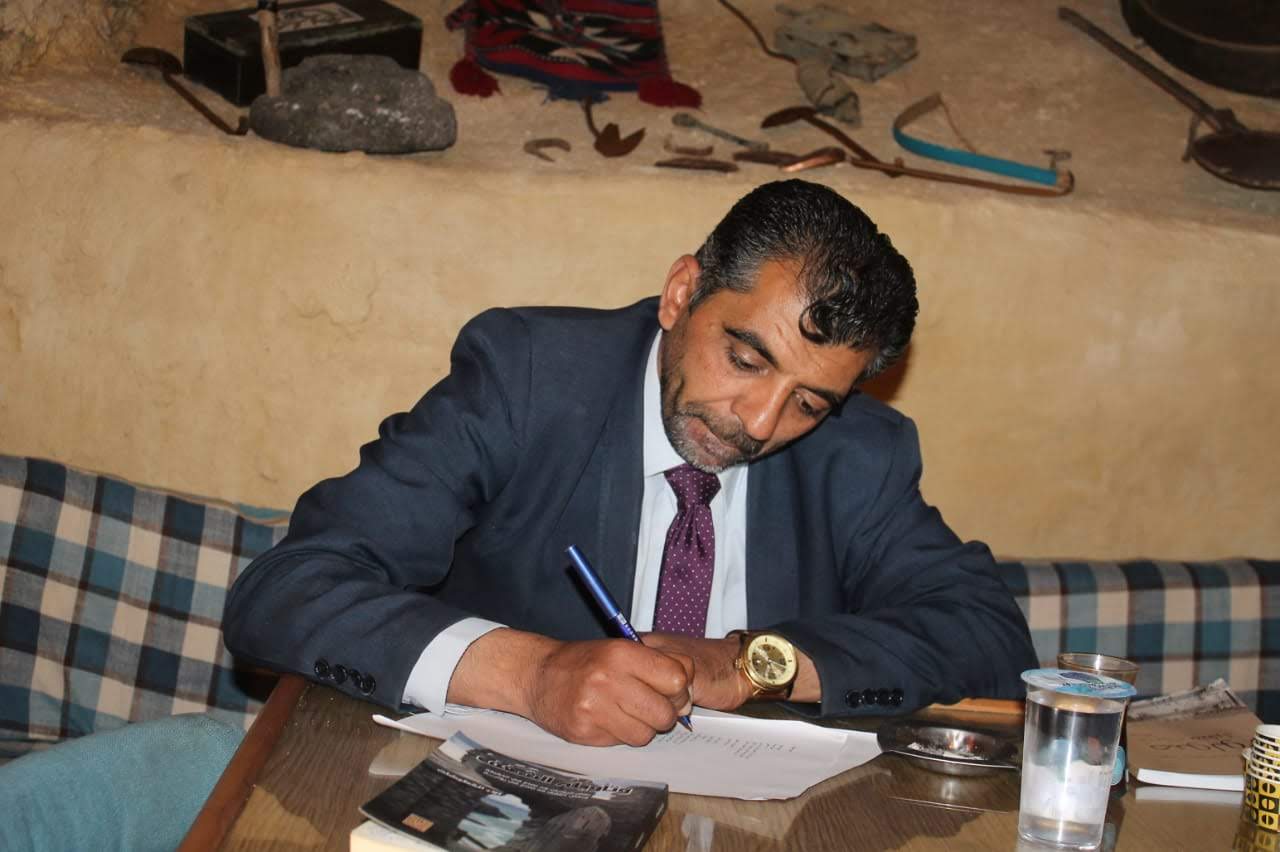 بالقرب من الأدب