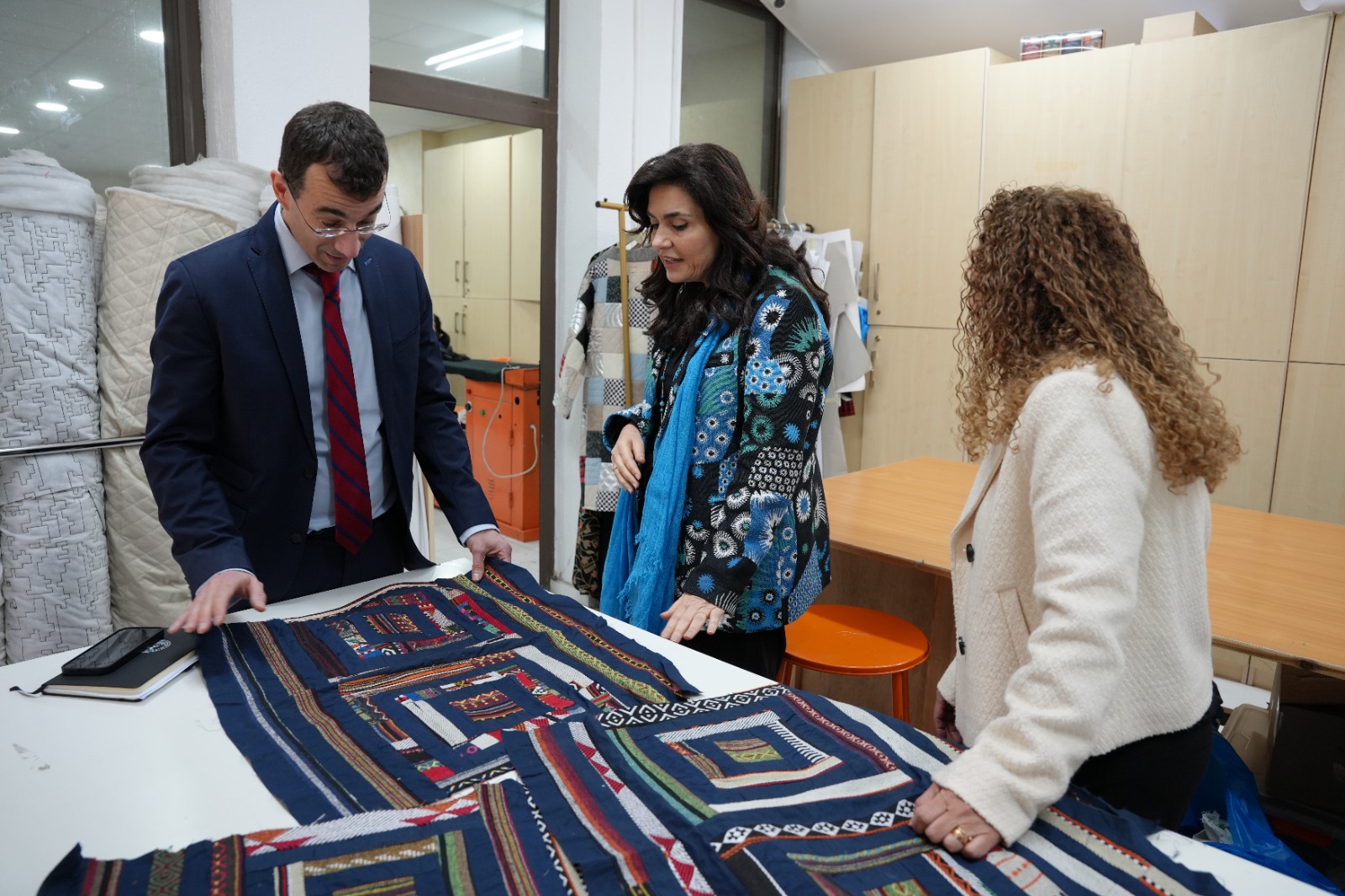 سفير الاتحاد الأوروبي يزور مؤسسة الأميرة تغريد