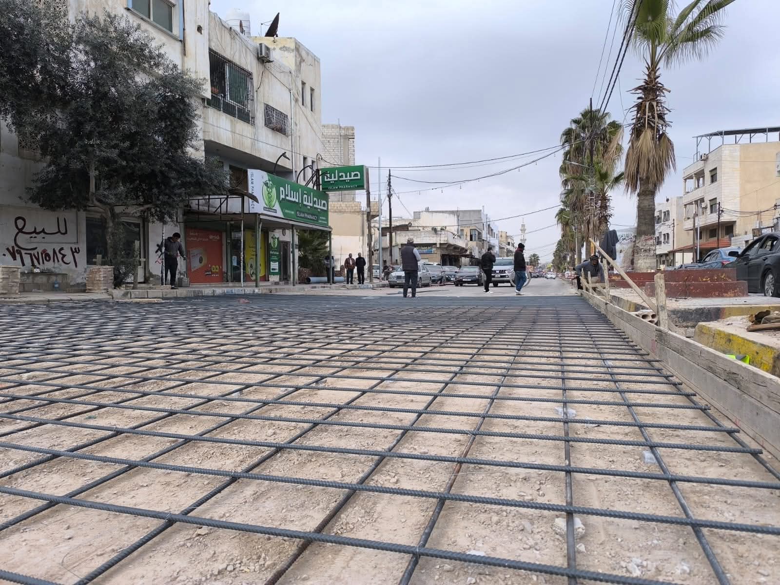 بلدية الرمثا تنفذ صيانة لشارع خط الشام