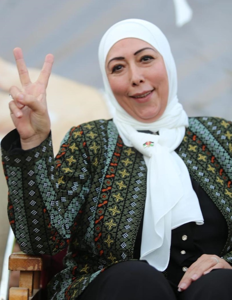 تخفيض الضرائب ورفع الأجور ..  لماذا تريد العطي أن تكون أول رئيسة وزراء في الأردن؟