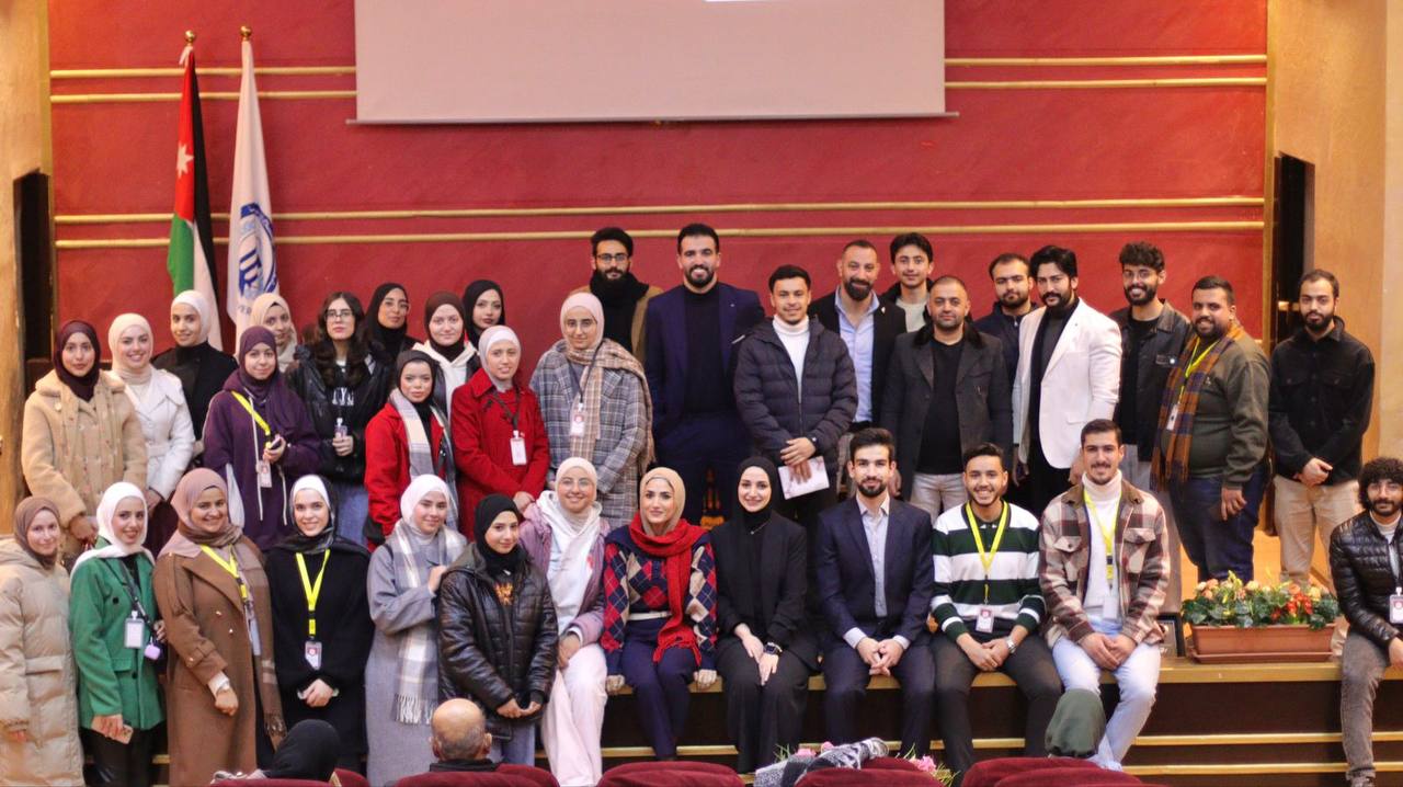 جامعة فيلادلفيا تعزز مهارات الطلبة في الاتصال والتواصل