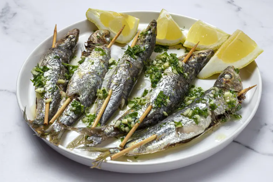 أسماك تتفوق في محتواها من فيتامين D ..  على رأسها السلمون