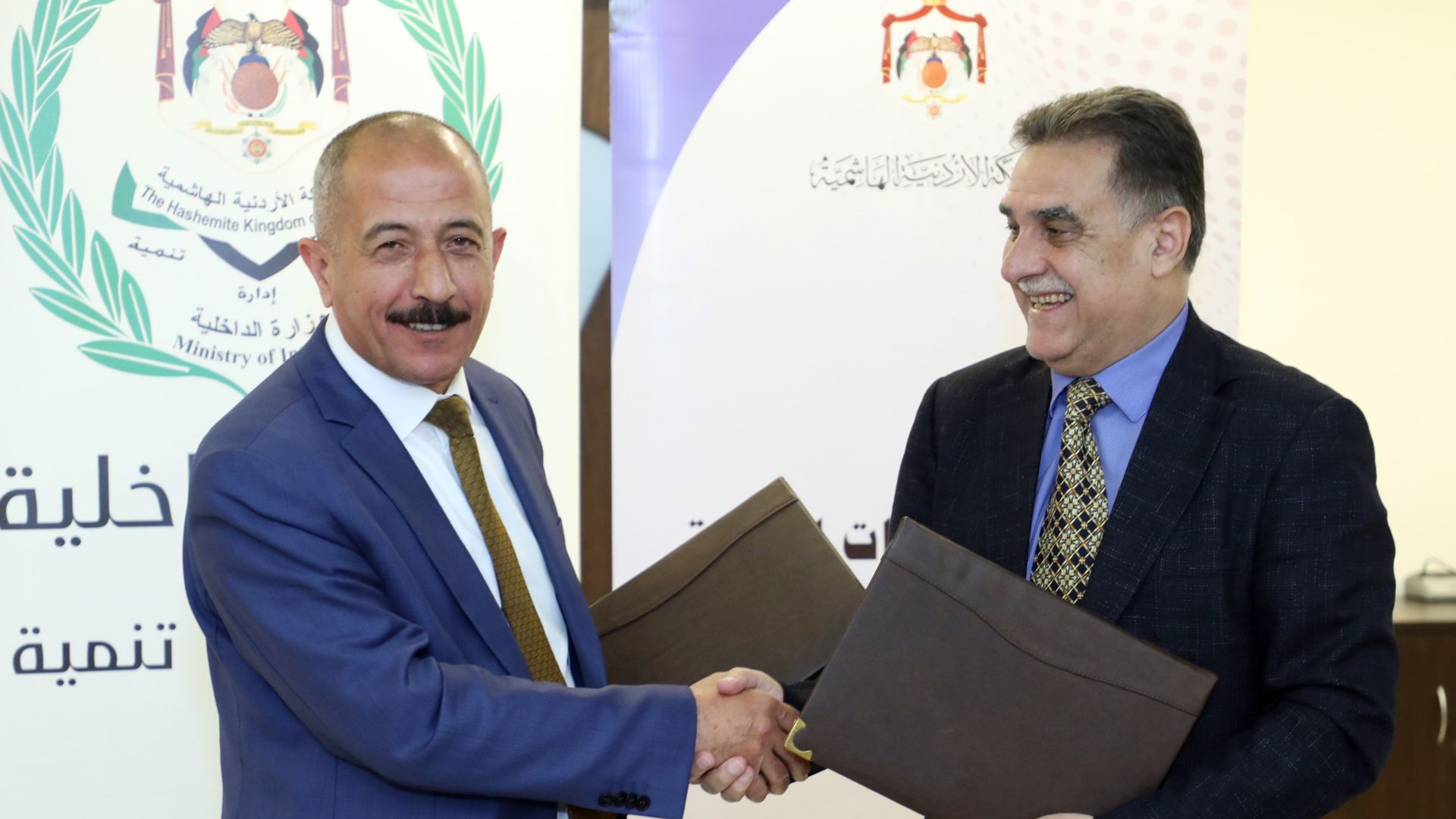 الداخلية والإحصاءات توقعان مذكرة لتبادل البيانات وتعزيز التخطيط التنموي