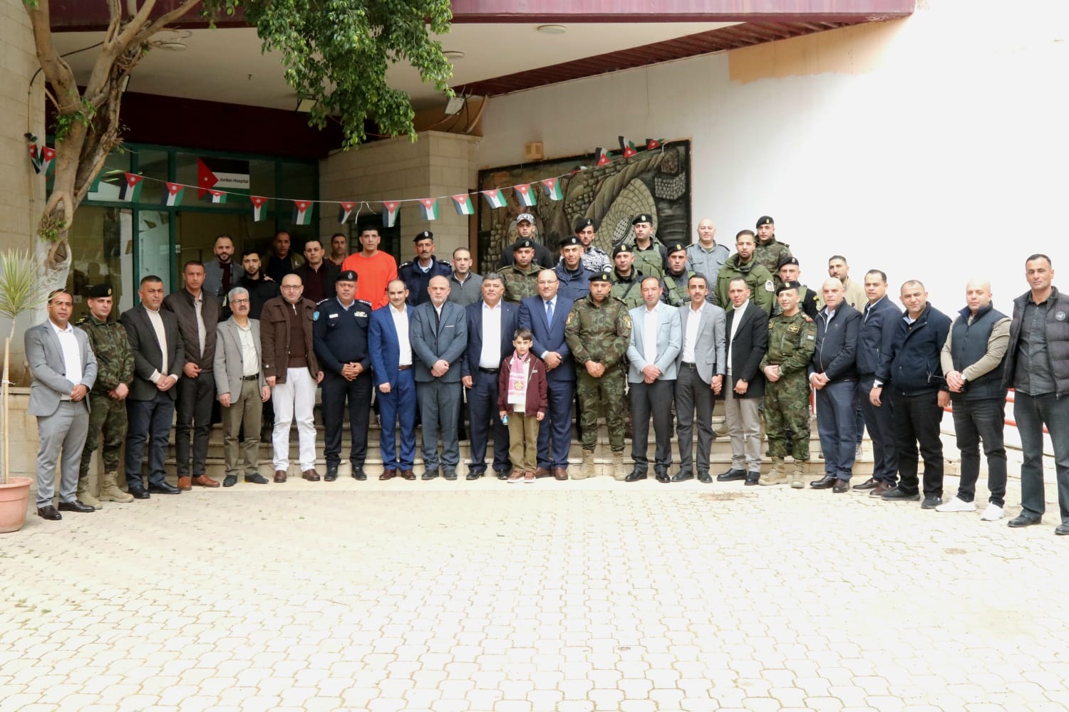 محافظ نابلس يزور المستشفى الميداني الأردني