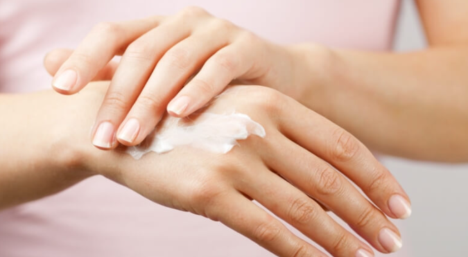 هل تعاني جفاف وحكة الجلد؟ 9 مكملات غذائية قد تساعدك